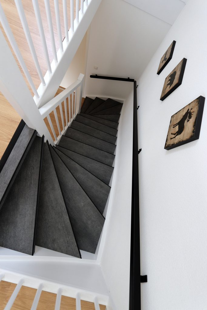 Concrete Weave Anthracite Laminaat traprenovatie