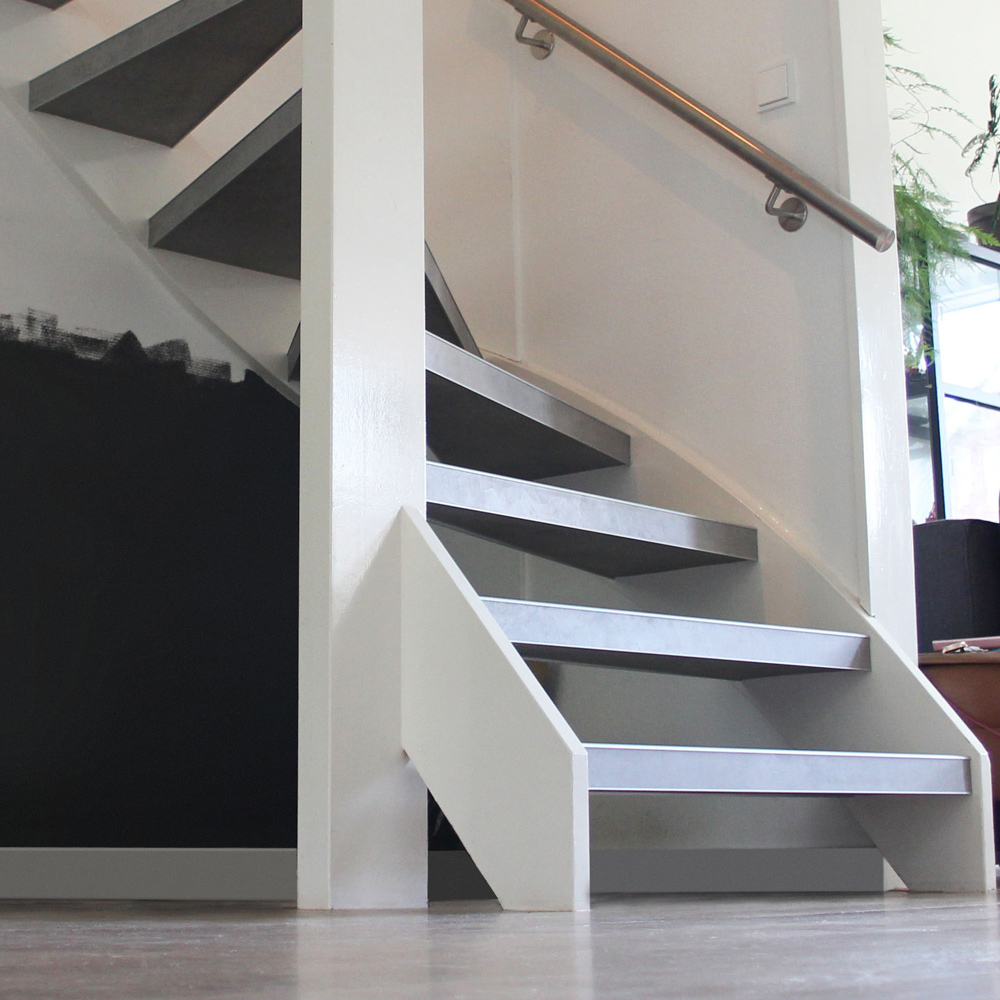 Concrete platinum laminaat traprenovatie