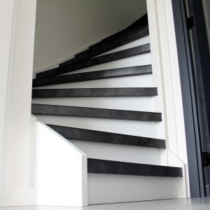 HPL laminaat traprenovatie in kleur Segovia Slate