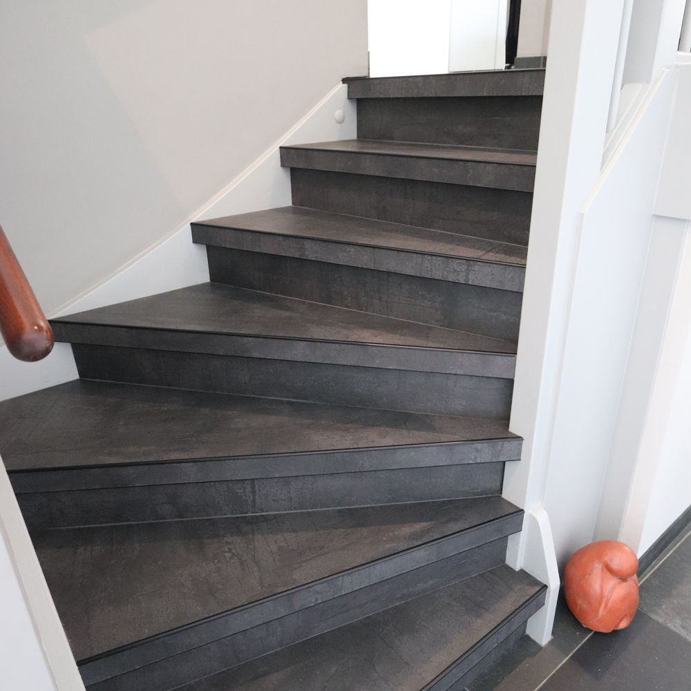 HPL laminaat traprenovatie in kleur rusty iron