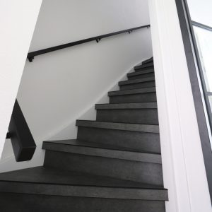 HPL laminaat traprenovatie in kleur weave anthracite