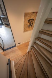 Traprenovatie traptreden van PVC materiaal