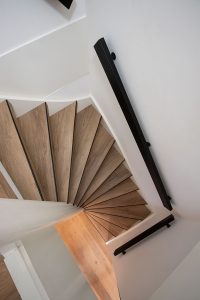Traprenovatie traptreden van PVC materiaal
