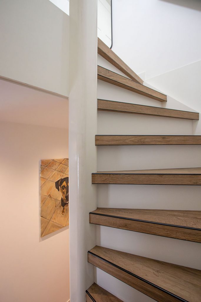 Traprenovatie traptreden van PVC materiaal