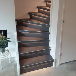 Traprenovatie HPL Concrete Grey Laminaat