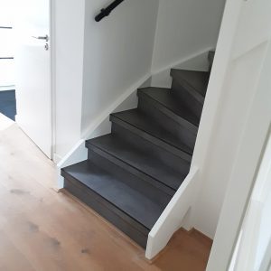 Traprenovatie HPL Concrete Grey Laminaat