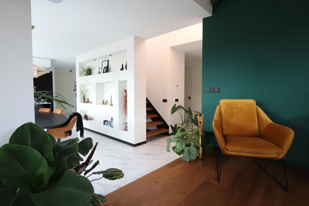 Open Traprenovatie in woonkamer, stijlvolle uitstraling