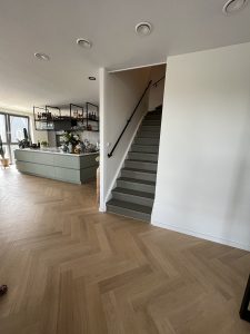 traprenovatie beton in de kleur RAL7002