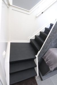 traprenovatie beton in de kleur RAL9017100