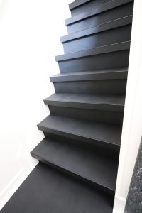 traprenovatie beton in de kleur RAL9017100