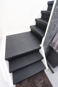 traprenovatie beton in de kleur RAL9017100