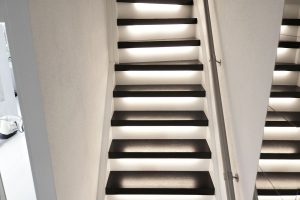 Paintwood Black glans traprenovatie LED