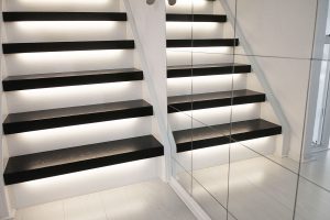 Paintwood Black glans traprenovatie LED
