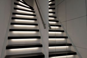 Paintwood Black glans traprenovatie LED