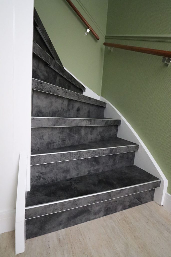 Leren trapbekleding met slate leather in de kleur Grafite