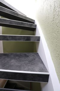 Leren trapbekleding met slate leather in de kleur Grafite