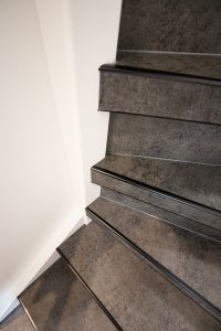 Leren trapbekleding met slate leather in de kleur Grafite