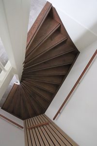 Houten traprenovatie Charcoal