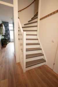 Traprenovatie met woven materiaal