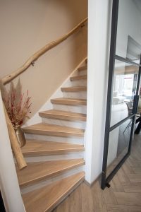Dichte traprenovatie met PVC