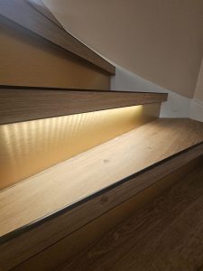 Traprenovatie traptreden van PVC materiaal