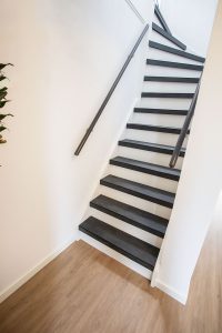 Laminaat traprenovatie dichte trap
