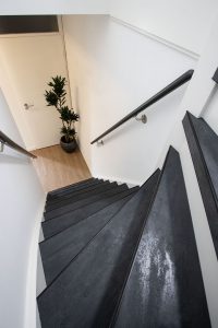 Laminaat traprenovatie dichte trap