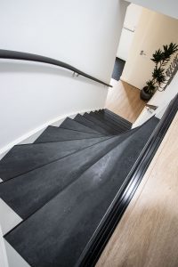 Laminaat traprenovatie dichte trap