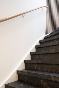 Traprenovatie met echt natuursteen