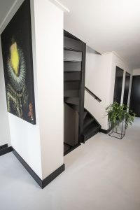 Leren trapbekleding met slate leather in de kleur Voltera
