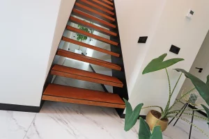 Traprenovatie Slate leer Geschuurd Lichtbruin scaled