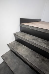 leren trapbekleding in de kleur Quarzo