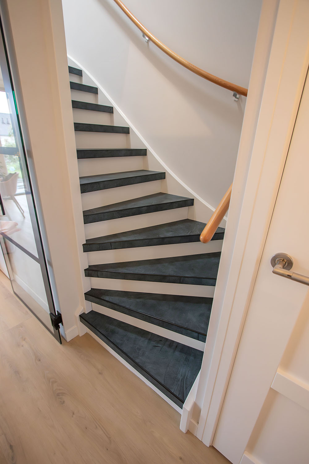 Zaffiro - Blauw Leer op trap - Almere