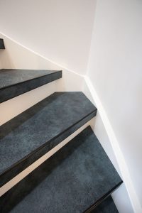 Zaffiro - Blauw Leer op trap - Almere