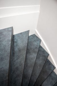 Zaffiro - Blauw Leer op trap - Almere