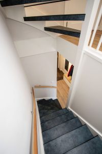 Zaffiro - Blauw Leer op trap - Almere