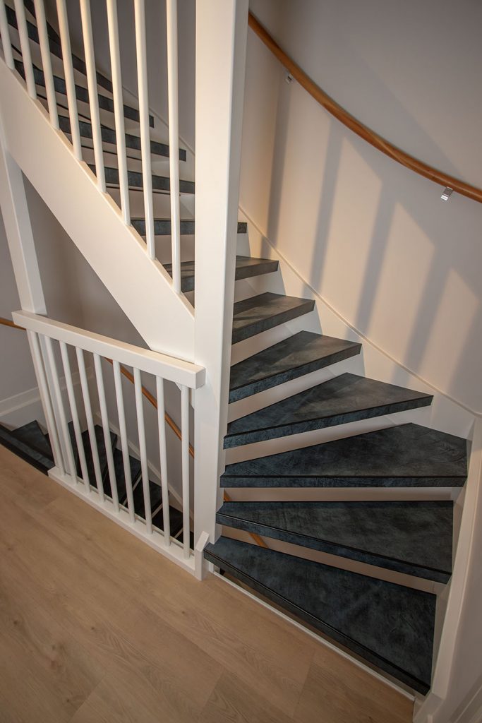 Zaffiro - Blauw Leer op trap - Almere