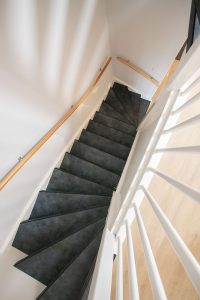 Zaffiro - Blauw Leer op trap - Almere