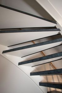 Zaffiro - Blauw Leer op trap - Almere