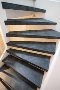 Zaffiro - Blauw Leer op trap - Almere