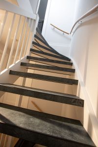 Zaffiro - Blauw Leer op trap - Almere