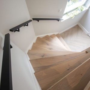 traptreden van licht hout
