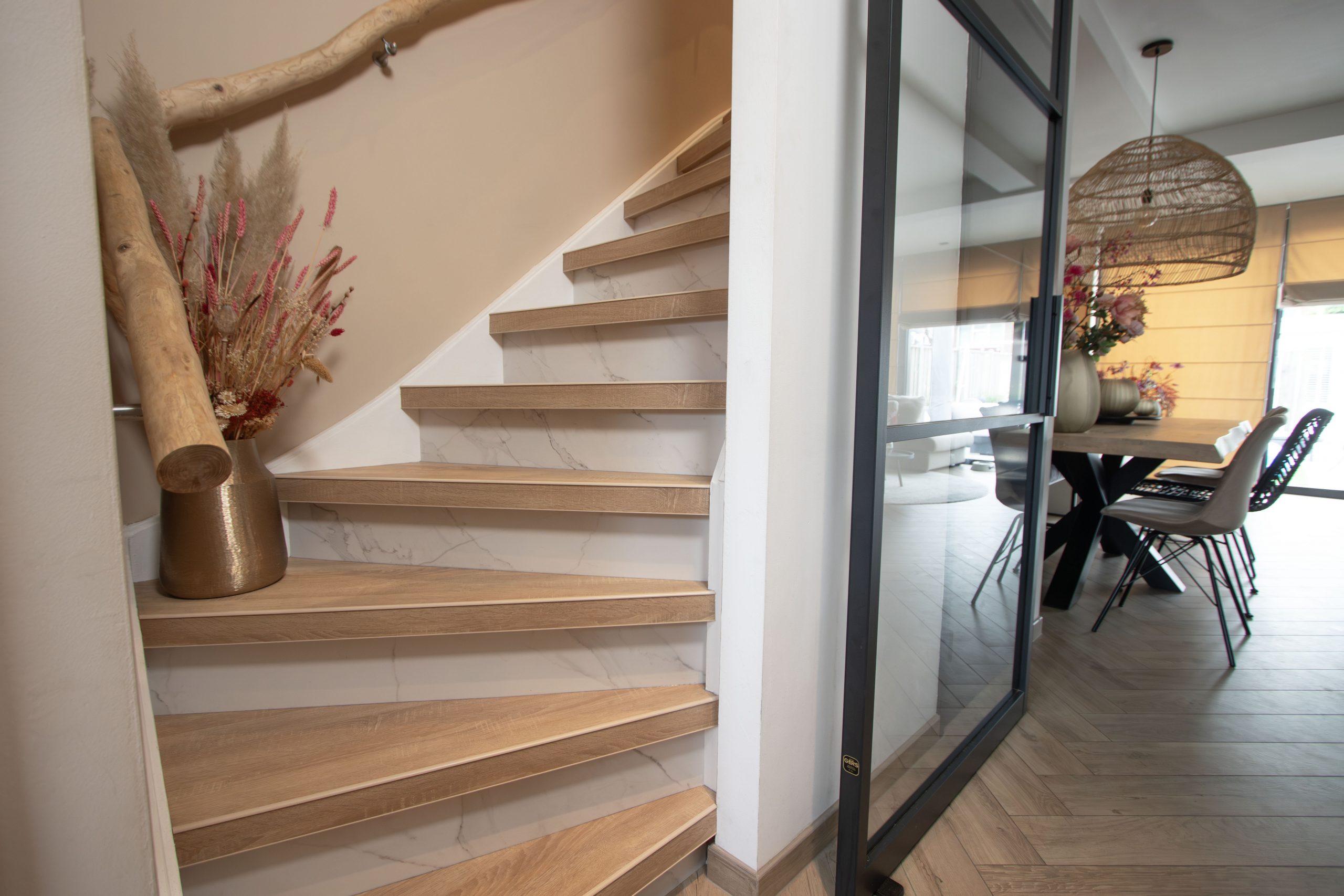 Dichte traprenovatie van hout