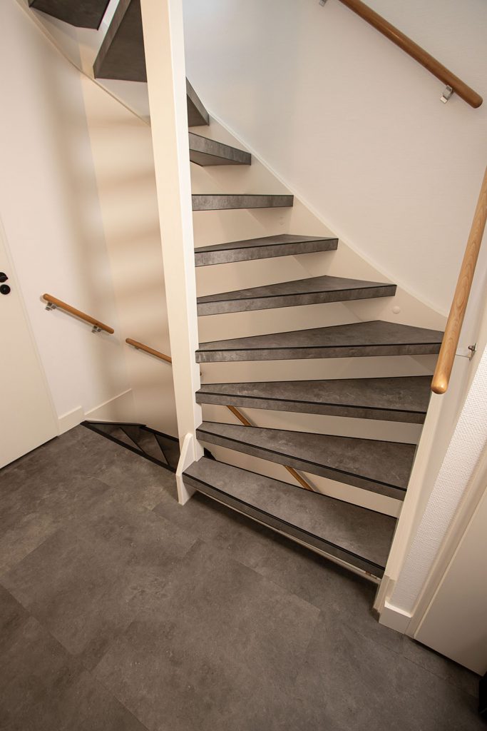 PVC traprenovatie Palermo Grigio Naarden