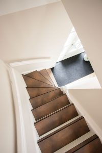 Brushed Black: Luxe Traprenovatie in Maarssen De Transformatie van een Jaren 80 Woning naar Modern Design