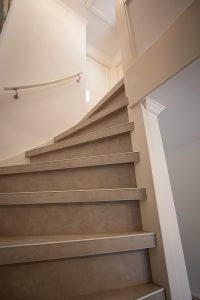 Almond Granada HPL traptrede met aluminium VeiligheidsProfiel detail