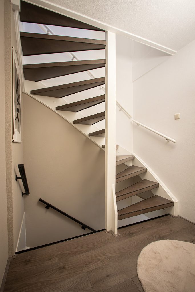 Bronze Granada HPL Traprenovatie