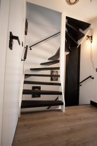 Brushed Black HPL traprenovatie