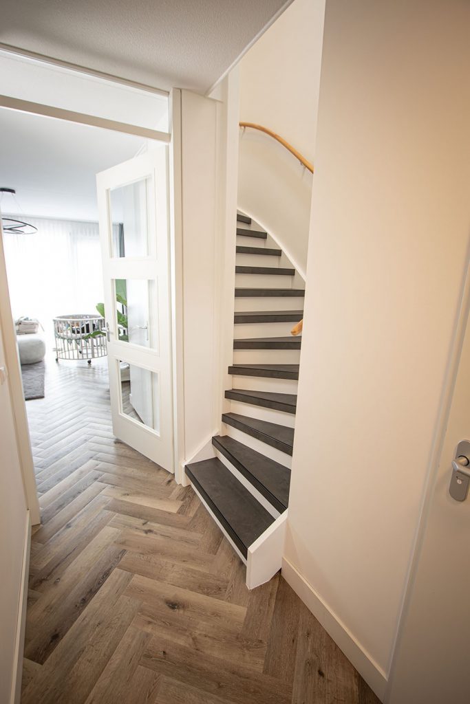 PVC traprenovatie steenlook in Boskoop