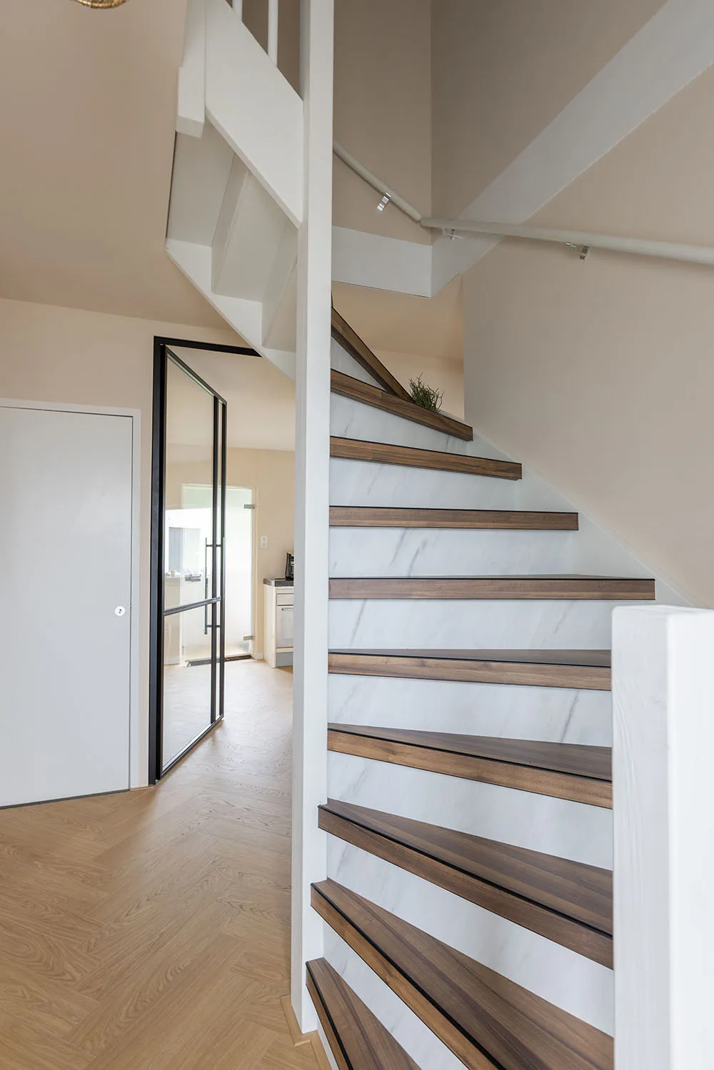 Traprenovatie met laminaat treden in woning in Reeuwijk